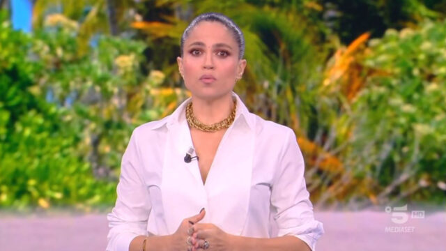 “Mi fermo un attimo per dire una cosa” Isola dei Famosi, l’appello di Veronica Gentili commuove: è successo in diretta