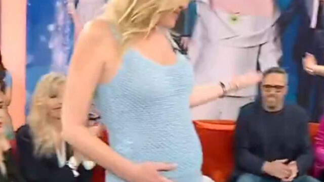 “Divento mamma a 46 anni” La conduttrice annuncia la gravidanza in diretta tv: l’emozionante annuncio