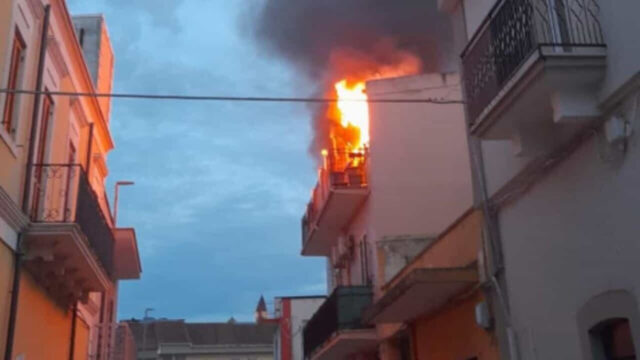 Tragico incendio in un’abitazione, due fratelli morti tra le fiamme: dove e cosa è successo 