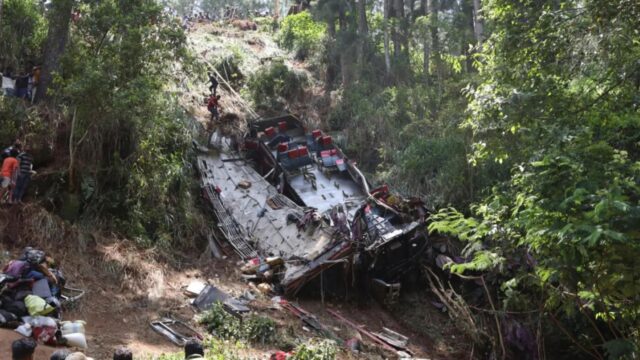 Spaventoso incidente per un bus, si contano 21 morti e diversi feriti: dove e cosa è successo