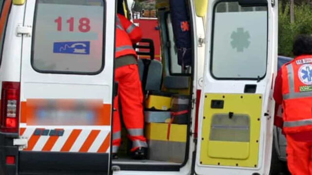 Tragico incidente, muore davanti agli occhi del figlio e dei nipoti, impatto devastante: dove e cosa è successo