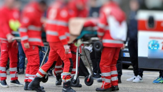Muore mentre attraversa la strada, aveva solo 22 anni: dove e cosa è successo