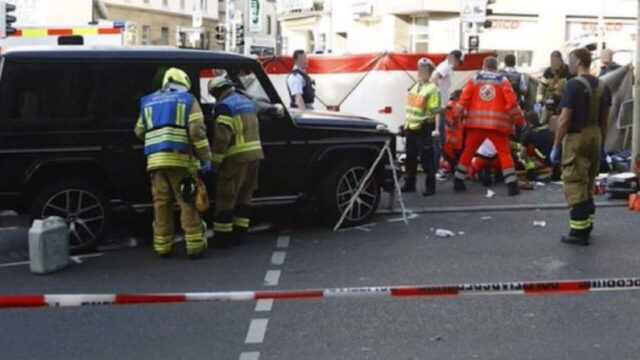 Auto piomba su un gruppo di pedoni, il bilancio è grave: dove e cosa è successo