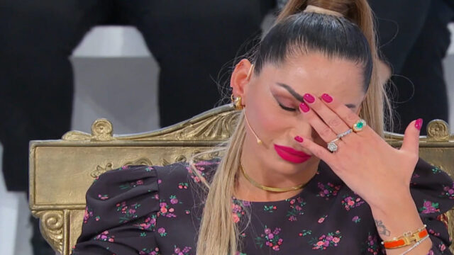 “Colpo di scena, torna da lui” Uomini e Donne, Ida Platano ci ricasca: i dettagli non passano inosservati, si tratta di lui