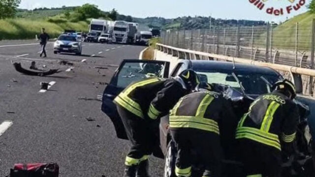 Spaventoso incidente in autostrada, coinvolti più veicoli, il bilancio è gravissimo: dove e cosa è successo 