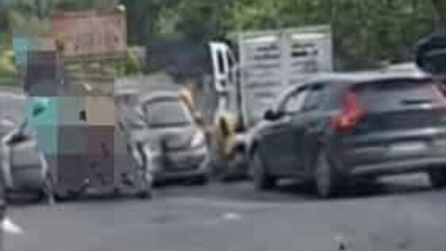 Incidente mortale in A1, il bilancio è drammatico per un papà e il suo bambino: si temono altre vittime. Dove e cos’è successo