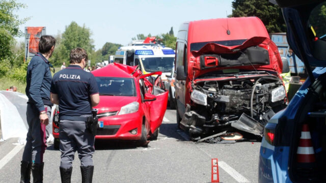 Terribile schianto tra auto e furgone, il bilancio è spaventoso: dove e cosa è successo 