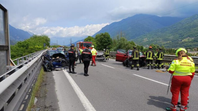 “I bambini hanno visto tutto” Incidente mortale sulla statale 42: il bilancio è drammatico