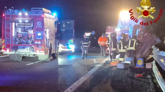 Tragedia all’alba, perde la vita un ragazzo di 17 anni, grave l’amica sullo scooter: dove e cosa è successo 