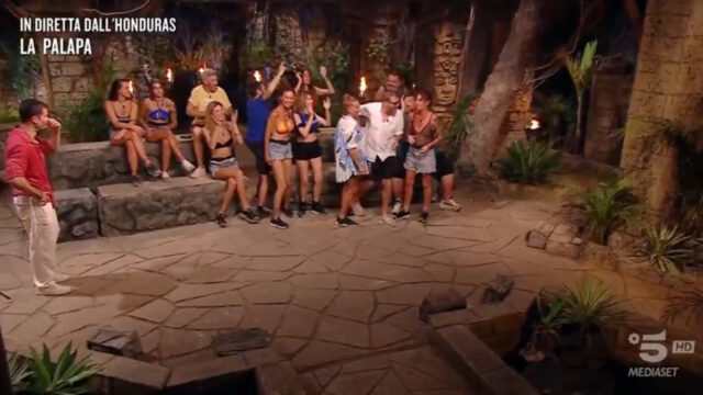 “Anche lui va via” Un altro ritiro all’Isola dei Famosi: l’annuncio del naufrago