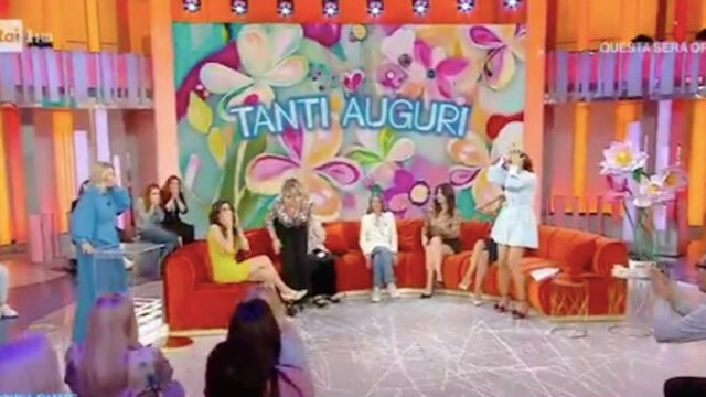 “Ma cosa fa??” La Volta Buona, incidente in diretta tv: pubblico e ospiti restano senza parole