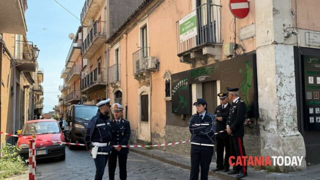 “C’erano dei gravi precedenti” cosa emerge sulla mamma che ha lanciato la figlia neonata dal balcone