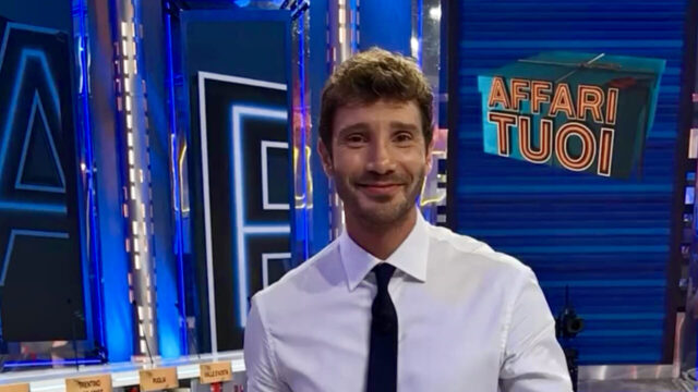 “Clamorosa decisione” Affari Tuoi, la Rai ha deciso: cosa accadrà a breve a Stefano De Martino