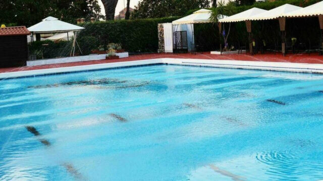 Paura per 5 bambini dopo una giornata in piscina, è allarme dei sanitari. Cos’è successo