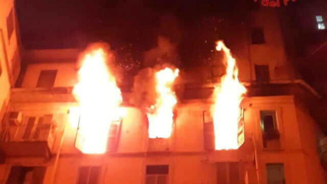 Spaventoso incendio in un appartamento, muore una donna: dove e cosa è successo