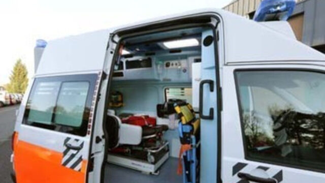 Bimba di 3 anni investita da un’auto in retromarcia