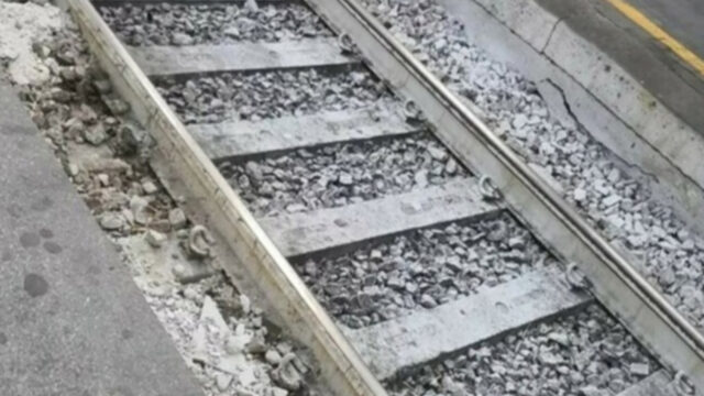 Ragazza di 17 anni investita da un treno, la situazione è molto seria: dove e cosa è successo 