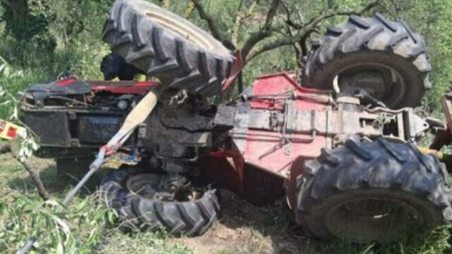 Muore schiacciato dal suo stesso trattore, dinamica tragica: dove e cosa è successo