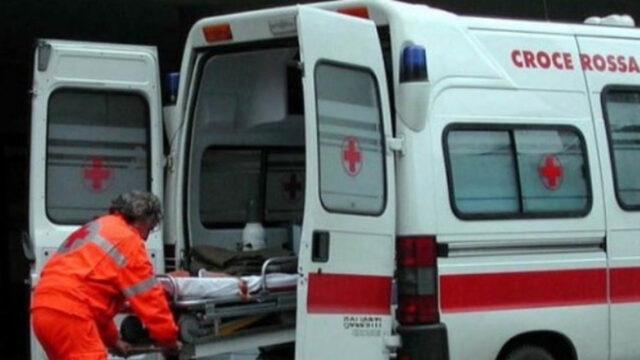 Lite tra vicini di casa finisce in tragedia, per l’uomo non c’è stato nulla da fare. È giallo