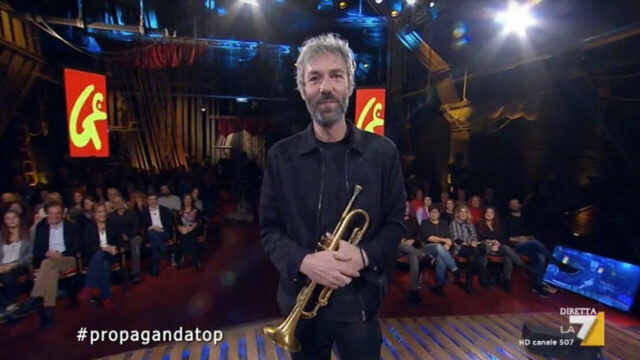 Gravissimo lutto nello spettacolo italiano, morto il noto volto del popolare programma tv: il triste annuncio