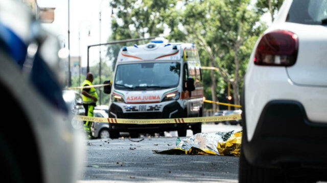 Incidente mortale tra minivan e uno scooter in pieno centro città, il bilancio è straziante. Dove e cos’è successo