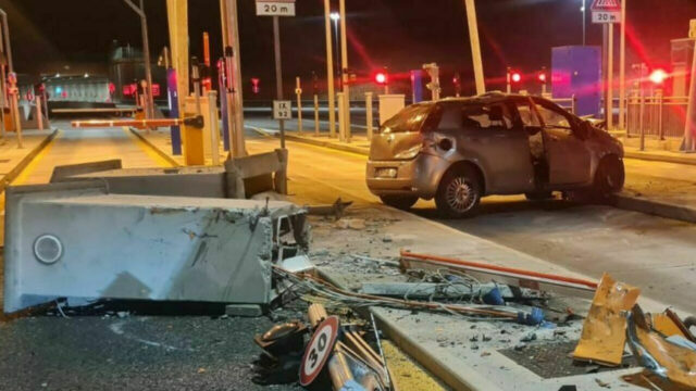 Gravissimo incidente al casello autostradale, si contano i danni: dove e cosa è successo 