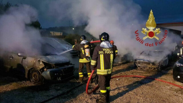 “L’hanno riconosciuto i colleghi” Vigile del fuoco trovato senza vita in auto in fiamme: la situazione era disperata