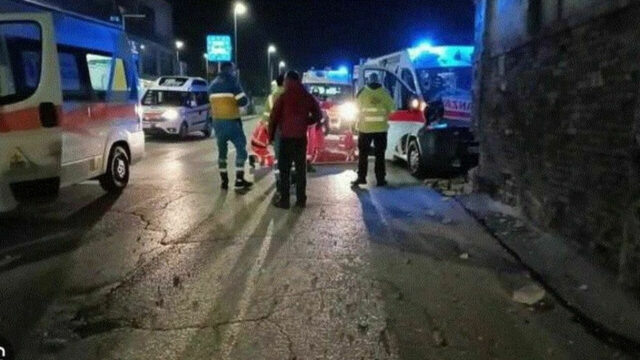 Spaventoso incidente nella notte tra moto e auto, 35enne muore sul colpo, il conducente dell’auto protagonista di un gravissimo gesto 