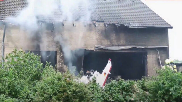 Aereo precipita su un’abitazione, la situazione è spaventosa, ci sono morti e feriti