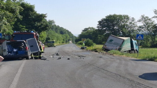 Spaventoso schianto tra due auto, il bilancio è straziante: dove e cosa è successo 