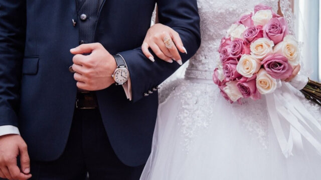 Scontro tra sposo e suocera prima del matrimonio: intervengono i carabinieri e la situazione degenera