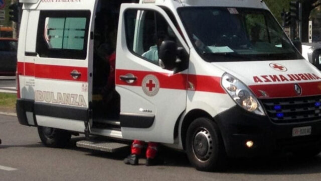 Spaventoso schianto tra due auto, due persone morte sul colpo: dove e cosa è successo