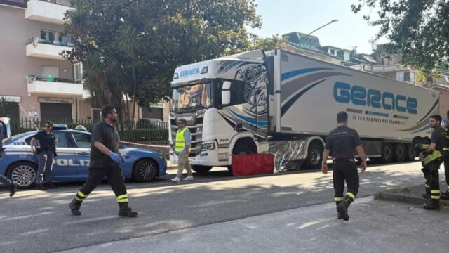 Travolta da un tir, muore sul colpo, la dinamica è tragica: dove e cosa è successo 