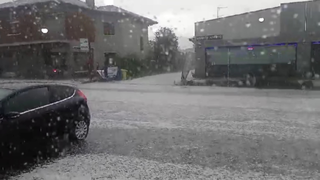 Maltempo in Italia, tempesta di ghiaccio si abbatte sulla città italiana, danni ingenti e traffico in tilt