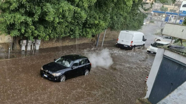 Violenta grandinata colpisce la città italiana causando allagamenti: si contano i danni 