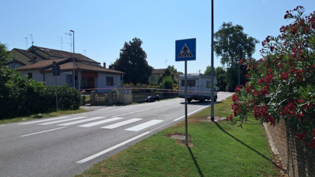 Spaventoso incidente tra un camper e uno scooter, il bilancio è triste: dove e cosa è successo