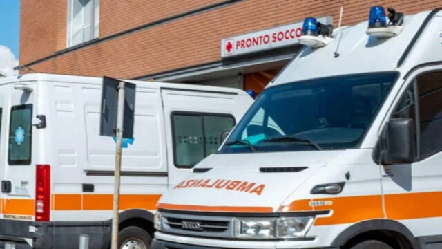 Incidente in una stradina: auto si ribaltata, ore di paura per una giovane ragazza. La situazione è seria