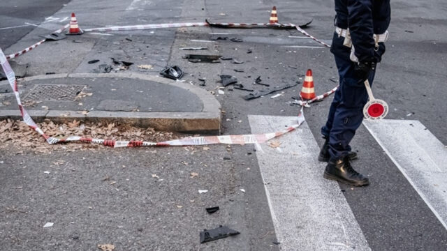Spaventoso schianto tra uno scooter e un’auto, la vittima era giovanissima: dove e cosa è successo 