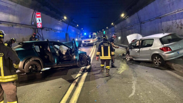 Spaventoso incidente in galleria, coinvolti più veicoli, il bilancio è gravissimo: dove e cosa è successo