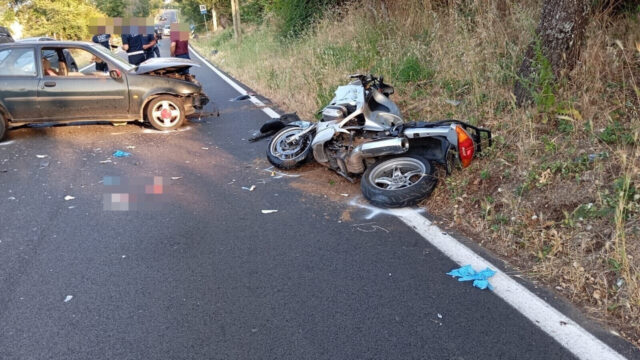 Tragico schianto tra una moto e un’auto, è morto sul colpo: dove e cosa è successo