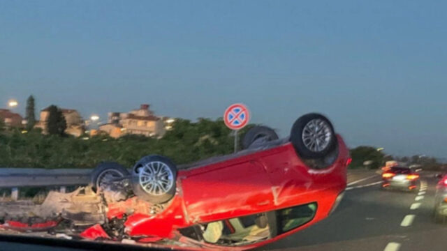 “Sbalzato fuori dall’auto” Ennesima tragedia sulla strada, la vittima era giovanissima: dove e cosa è successo