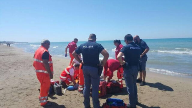 Tragedia in spiaggia, muore davanti agli occhi della famiglia, purtroppo non c’è stato nulla da fare: dove e cosa è successo