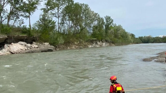 Tragedia al fiume per tre amici, morto un 21enne: dove e cosa è successo