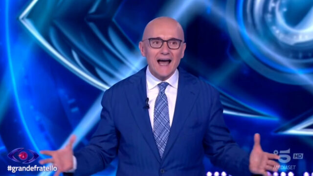 “C’è già il nome del primo concorrente” Grande Fratello, il volto noto di Canale 5 pronto ad entrare in casa: nome bomba 