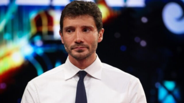 “Costretto a fermarsi” La notizia su Stefano De Martino spiazza il pubblico: perché si ferma 