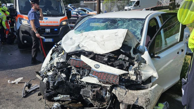 Tragico schianto sulla strada, ci sono morti e feriti