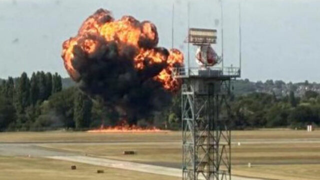 Aereo si schianta dopo il decollo, bilancio tragico