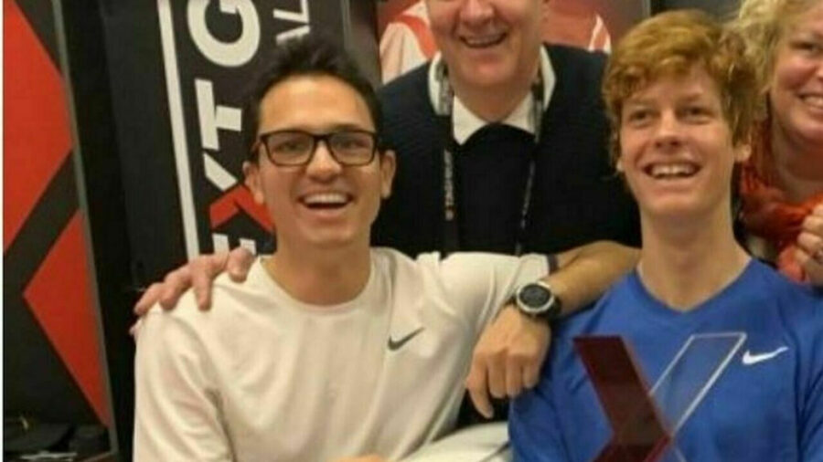 Chi è Mark, il fratello adottivo di Sinner, presente in tribuna a Wimbledon