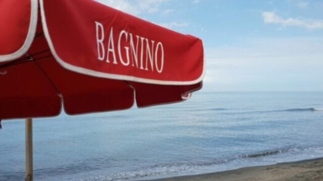 Tragedia dopo un tuffo in mare, muore davanti agli occhi della famiglia