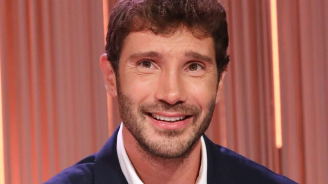 “Con lei in Sardegna” Stefano De Martino vive un’estate incandescente con la nuovissima fiamma